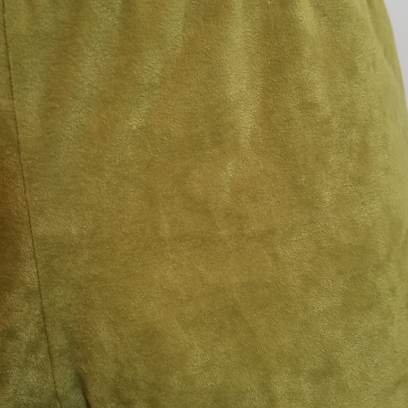 *5/$20* Cheryl Creation Vintage Lime Green Velour Shorts - Picture 2 of 5